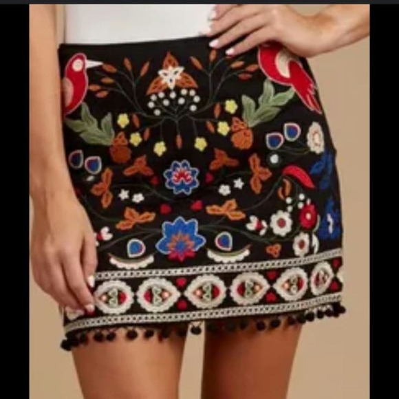 Umgee embroidered bird and flower boho mini skirt fully lined woman's size large - Picture 1 of 13